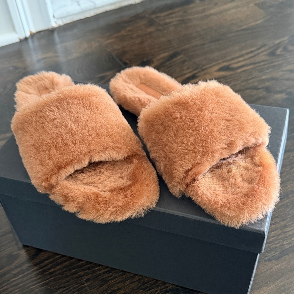 Tony Bianco Huski Fuzzy Slippers in Tan Teddy